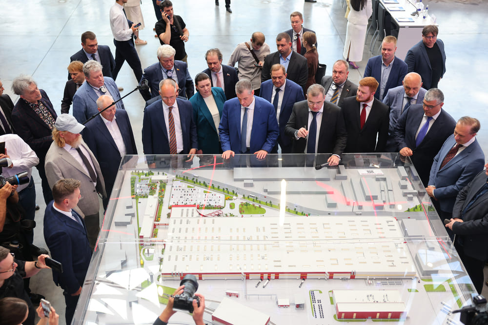 Председатель ЛДПР Леонид Слуцкий посетил Ростсельмаш